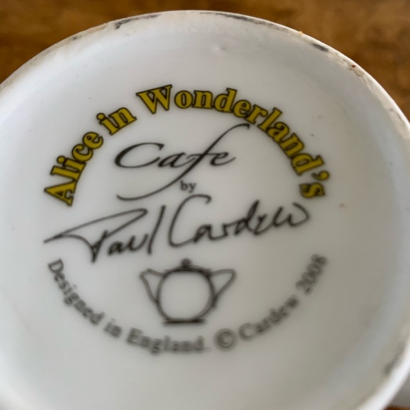 Alice in Wonderland Mug - Picture 4 of 4